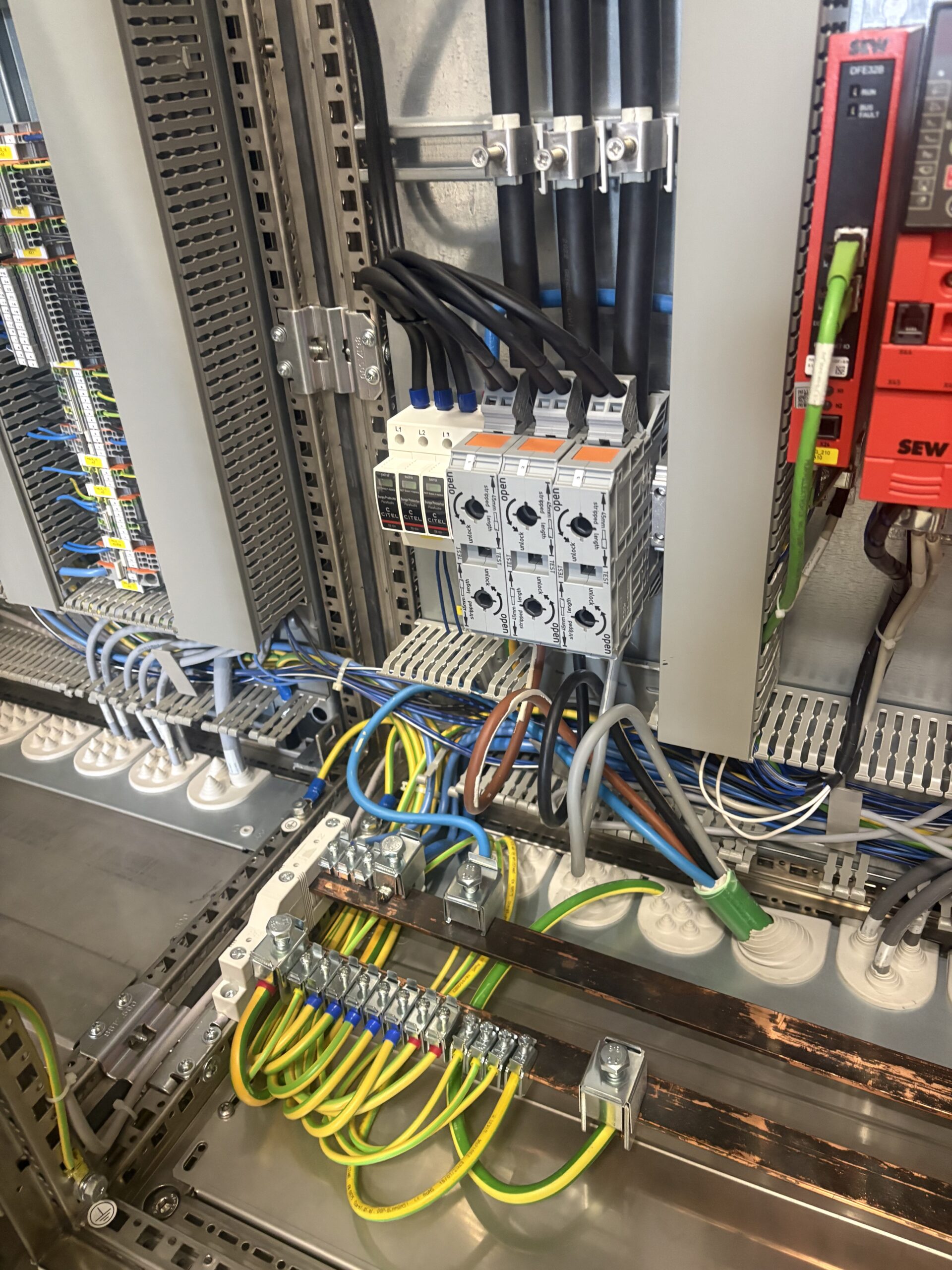 Cryogenic cleaning of electrical cabinets and infrastructure — Icetec Belgium