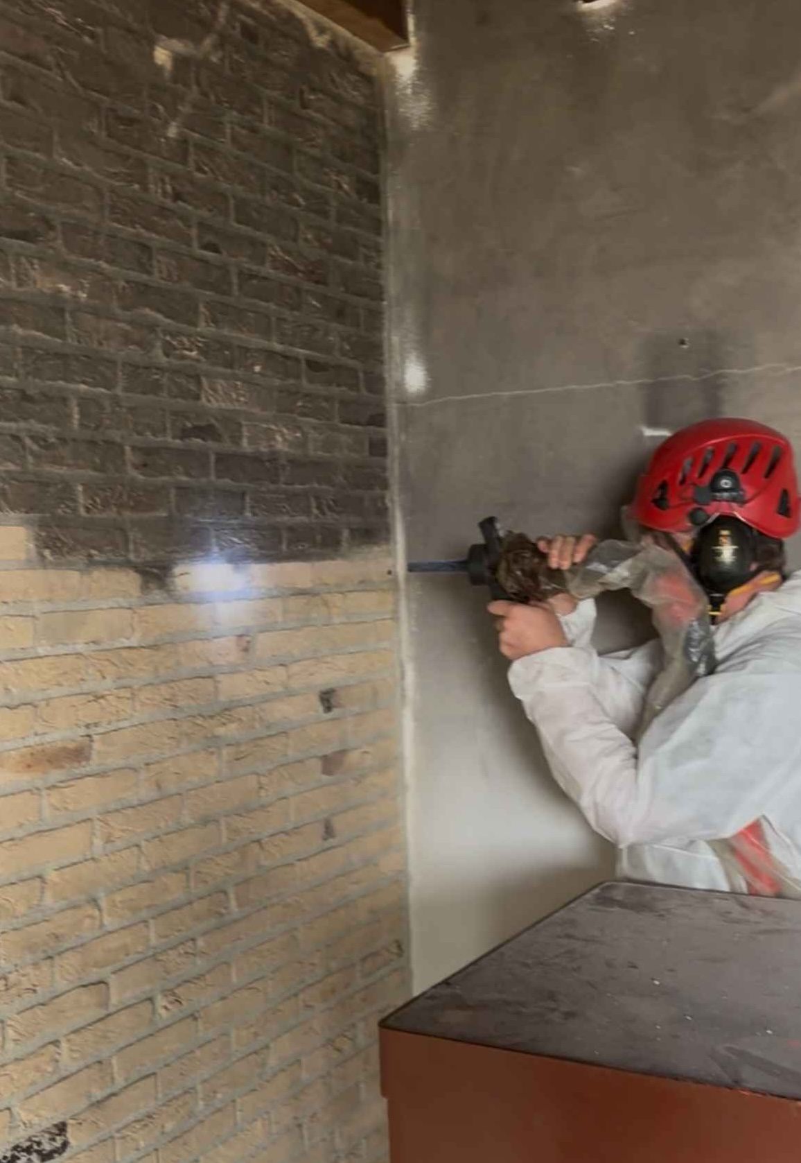 Décapage cryogénique d'un mur après incendie